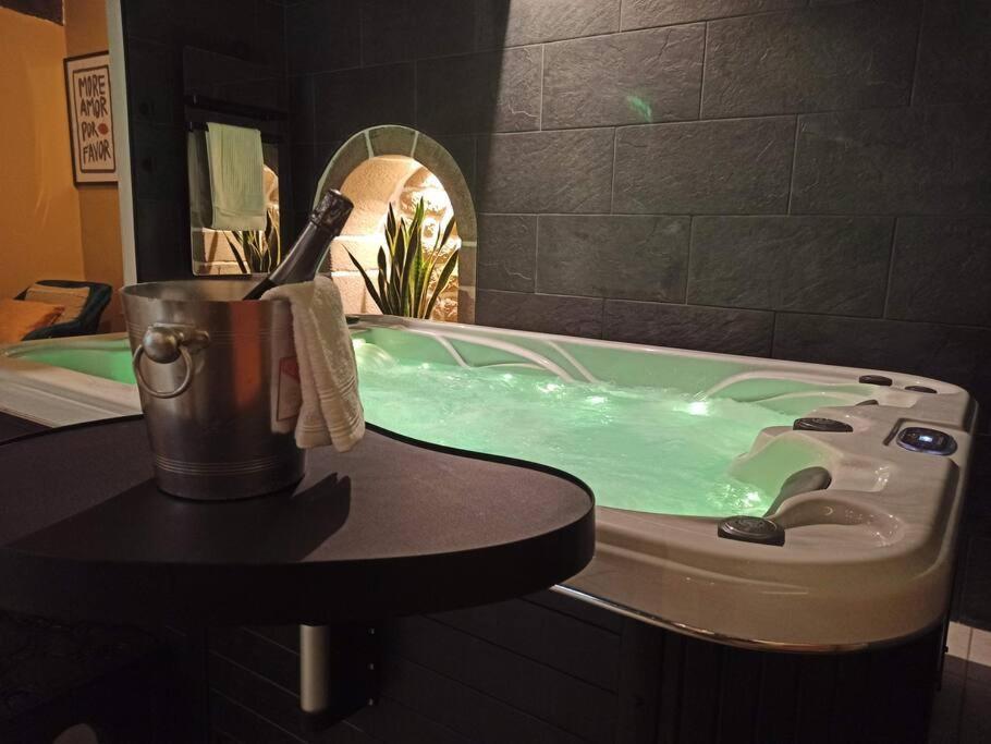 L'Etreinte, Gite De Charme Avec Jacuzzi Interieur Et Sauna Guéméné-sur-Scorff Eksteriør bilde